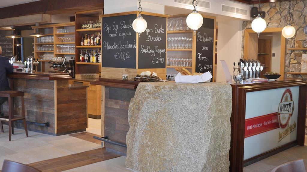 Gasthof Schiefer Zur Zugbruecke Kreuzen  エクステリア 写真